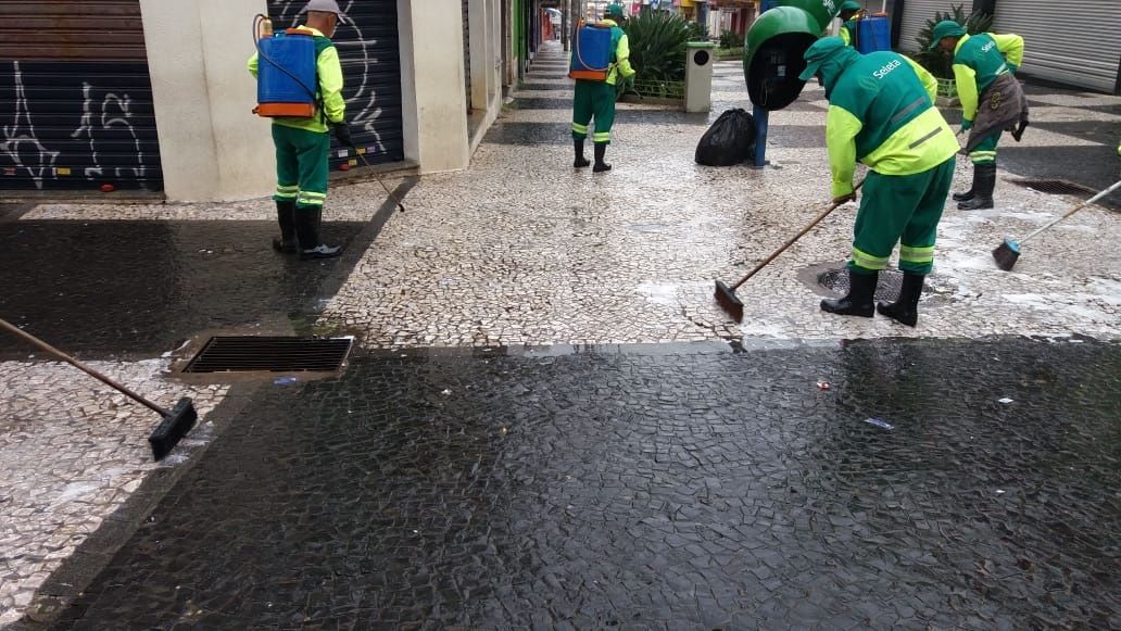 Limpeza na Praça